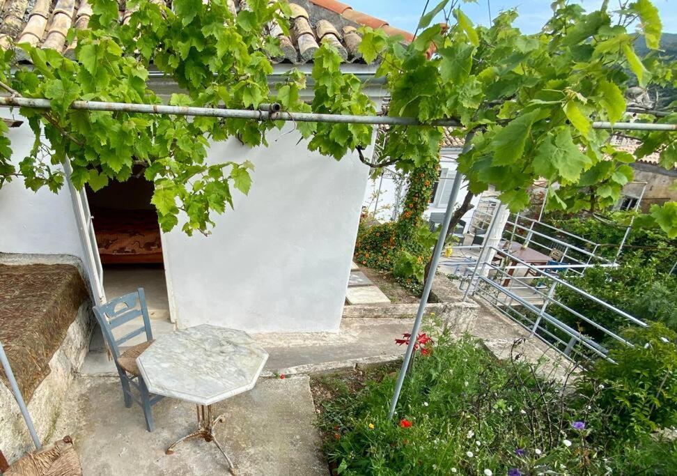 Stylish Vathy Studio With Sea View Buitenkant foto